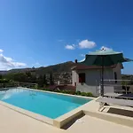 Santulli With Private Pool 빌라 *