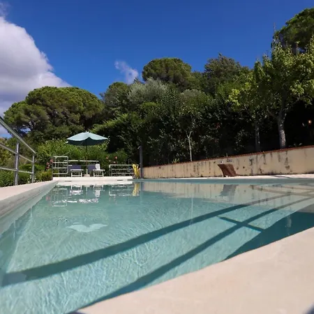 Santulli With Private Pool 빌라 *